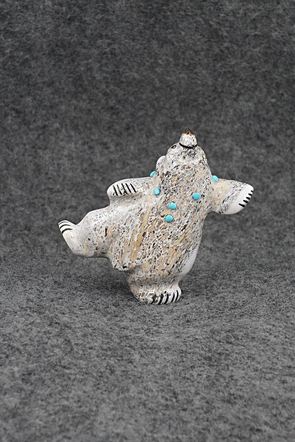 Bear Zuni Fetish Carving - Claudia Peina