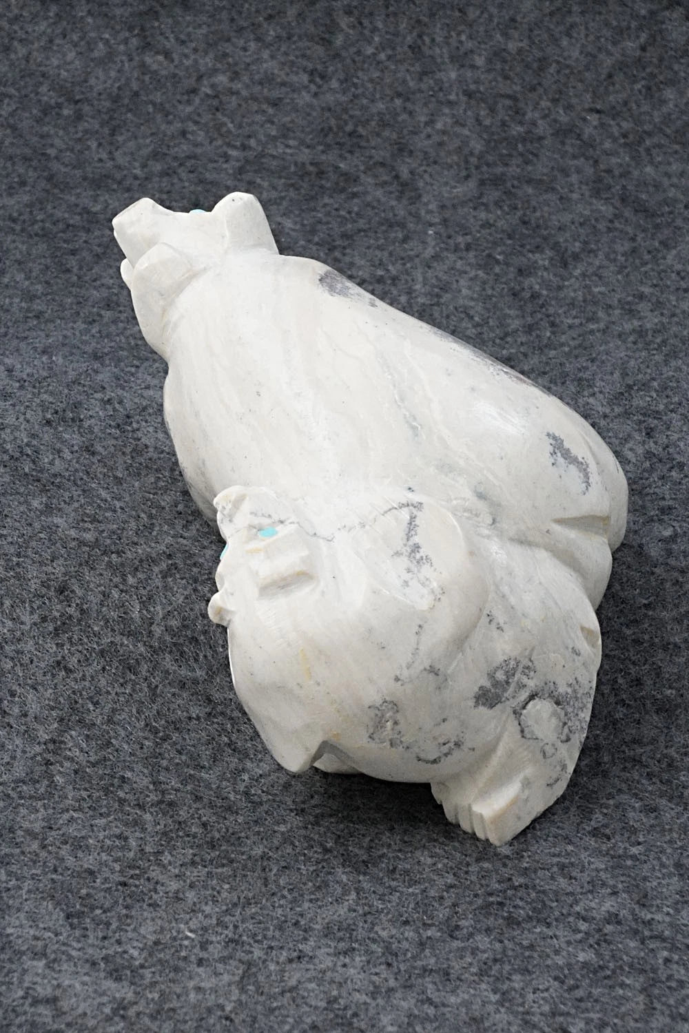 Bear Zuni Fetish Carving - Derrick Kaamasee