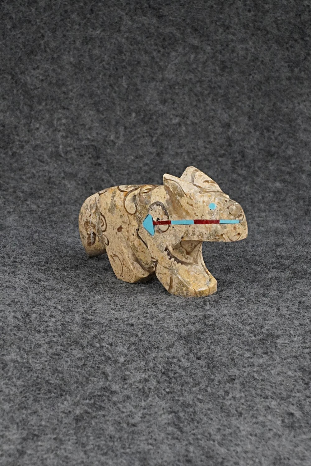 Wolf Zuni Fetish Carving - Kenric Laiwakete