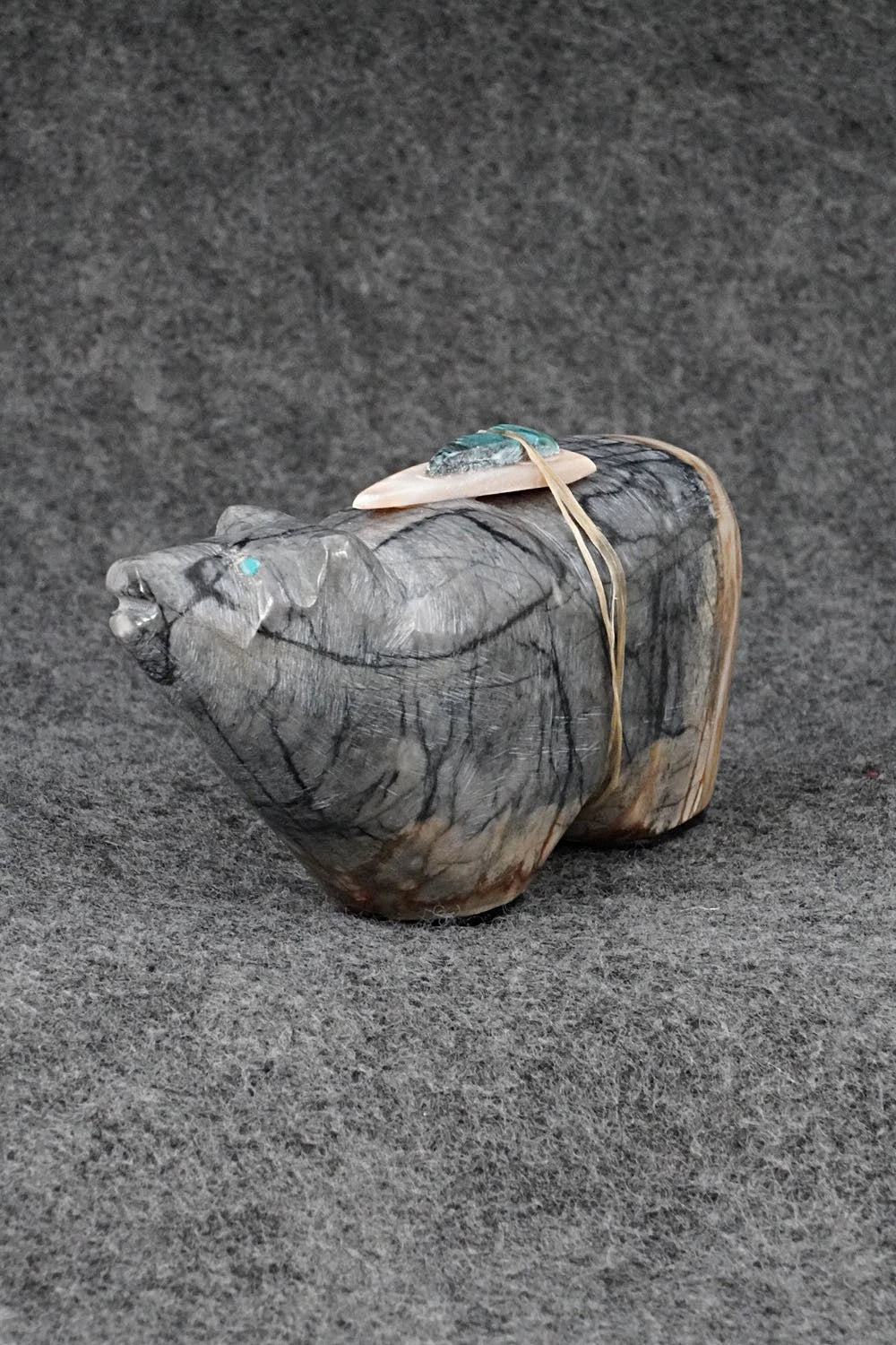 Bear Zuni Fetish Carving - Delvin Leekya