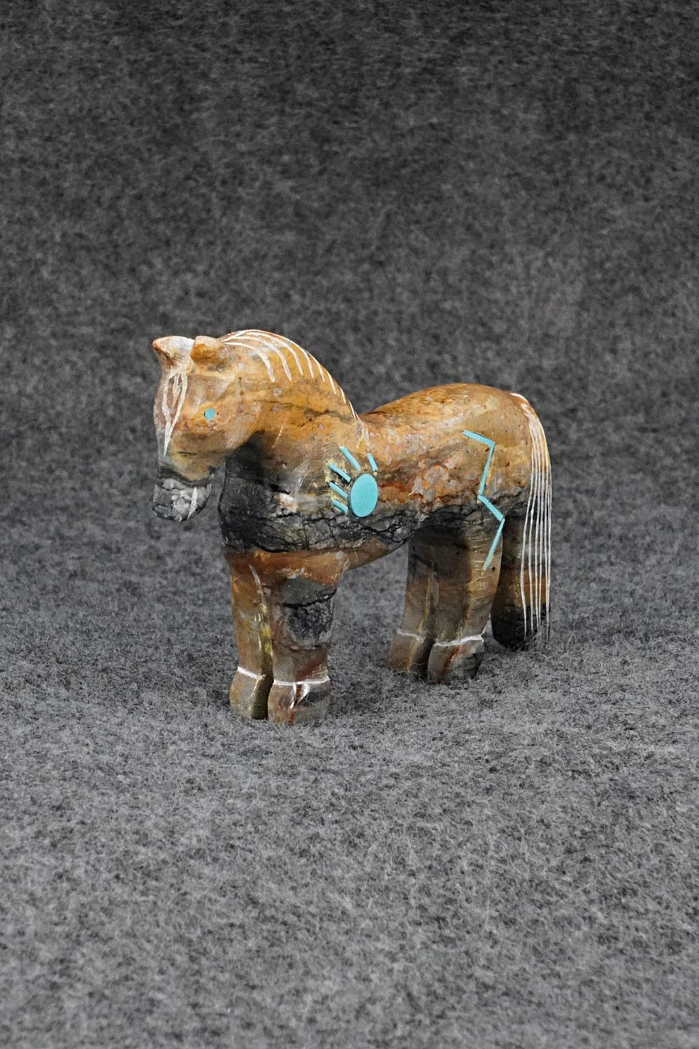 Horse Zuni Fetish Carving - Andres Lementino