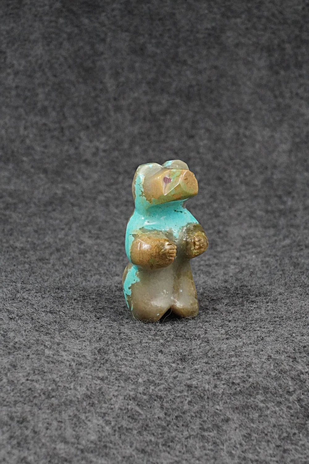 Bear Zuni Fetish Carving - Kenric Laiwekete