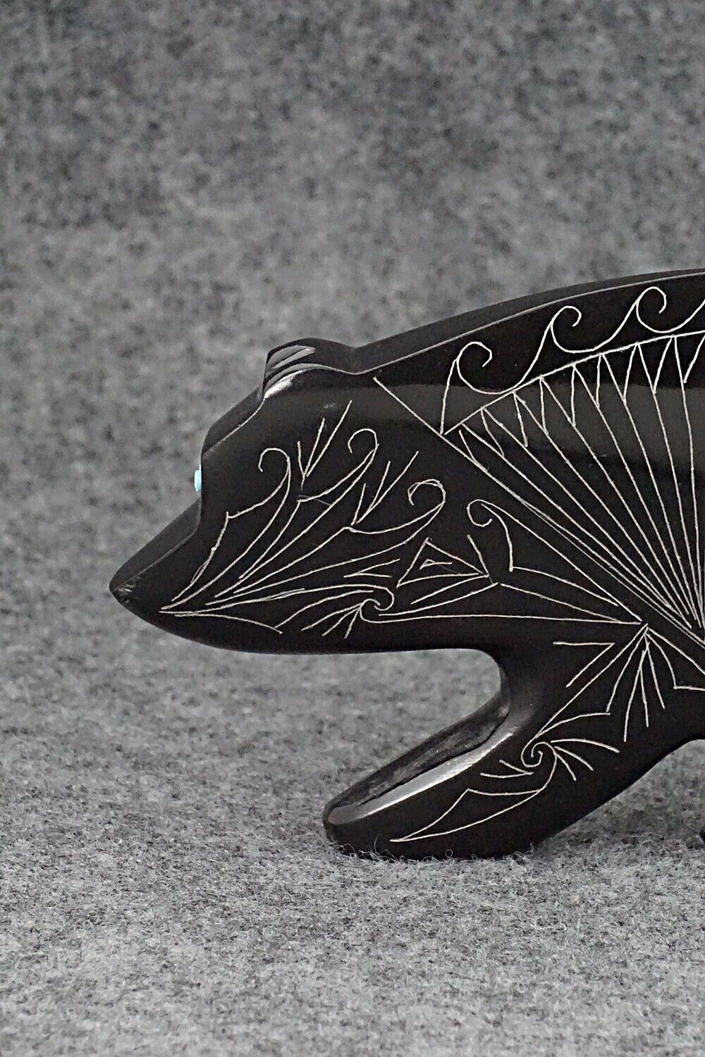 Bear Zuni Fetish Carving - Jonathan Natewa