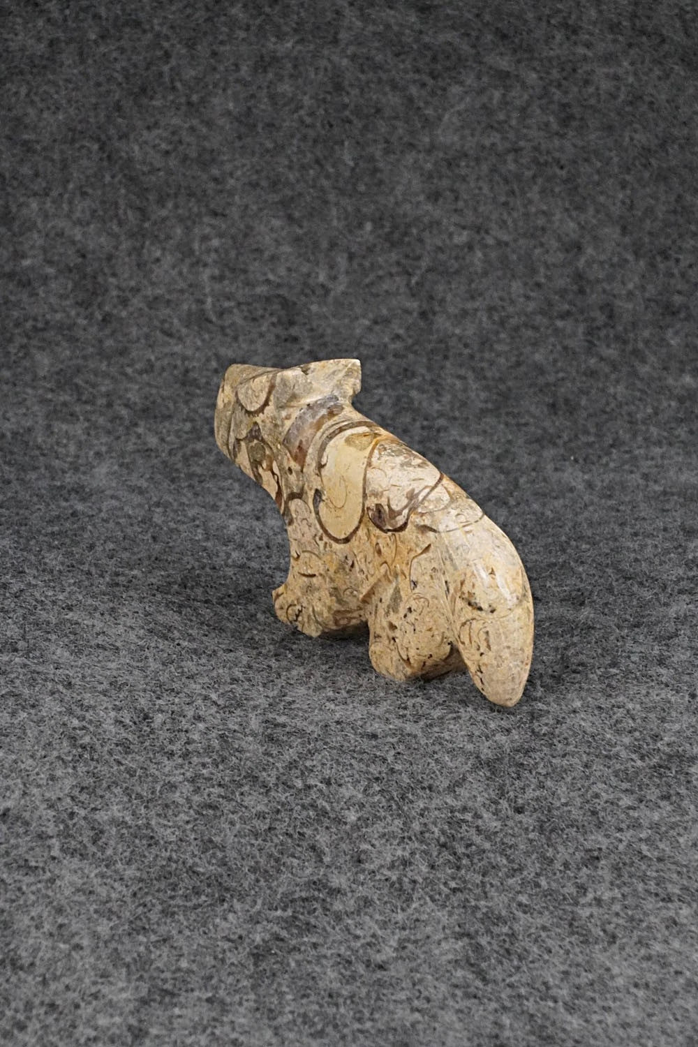 Wolf Zuni Fetish Carving - Kenric Laiwakete