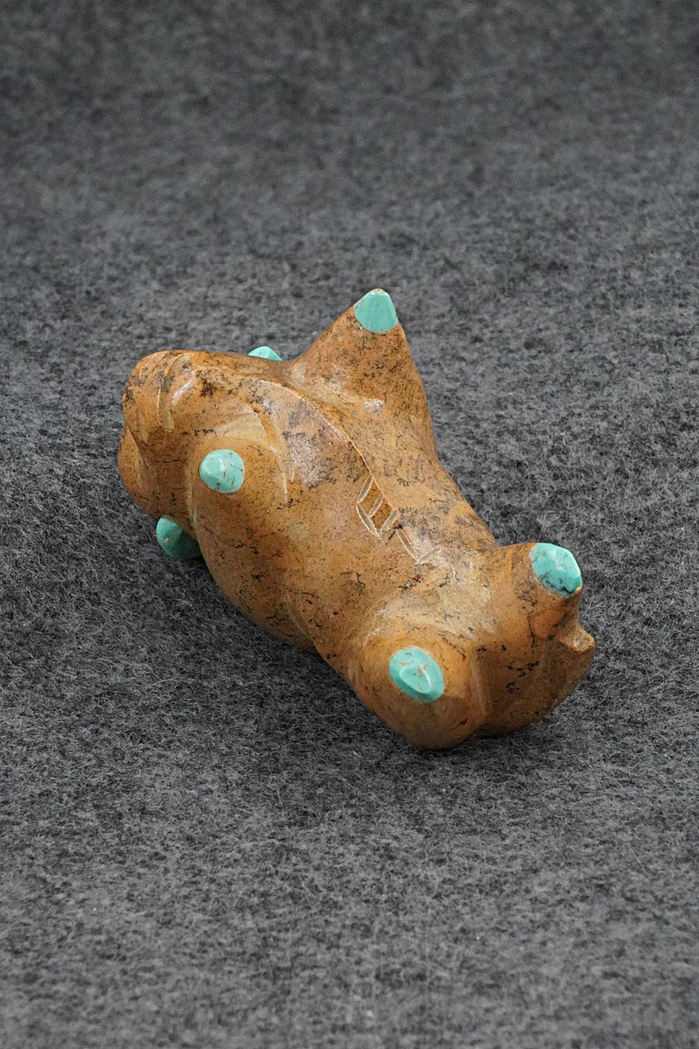 Buffalo Zuni Fetish Carving - Enrike Leekya