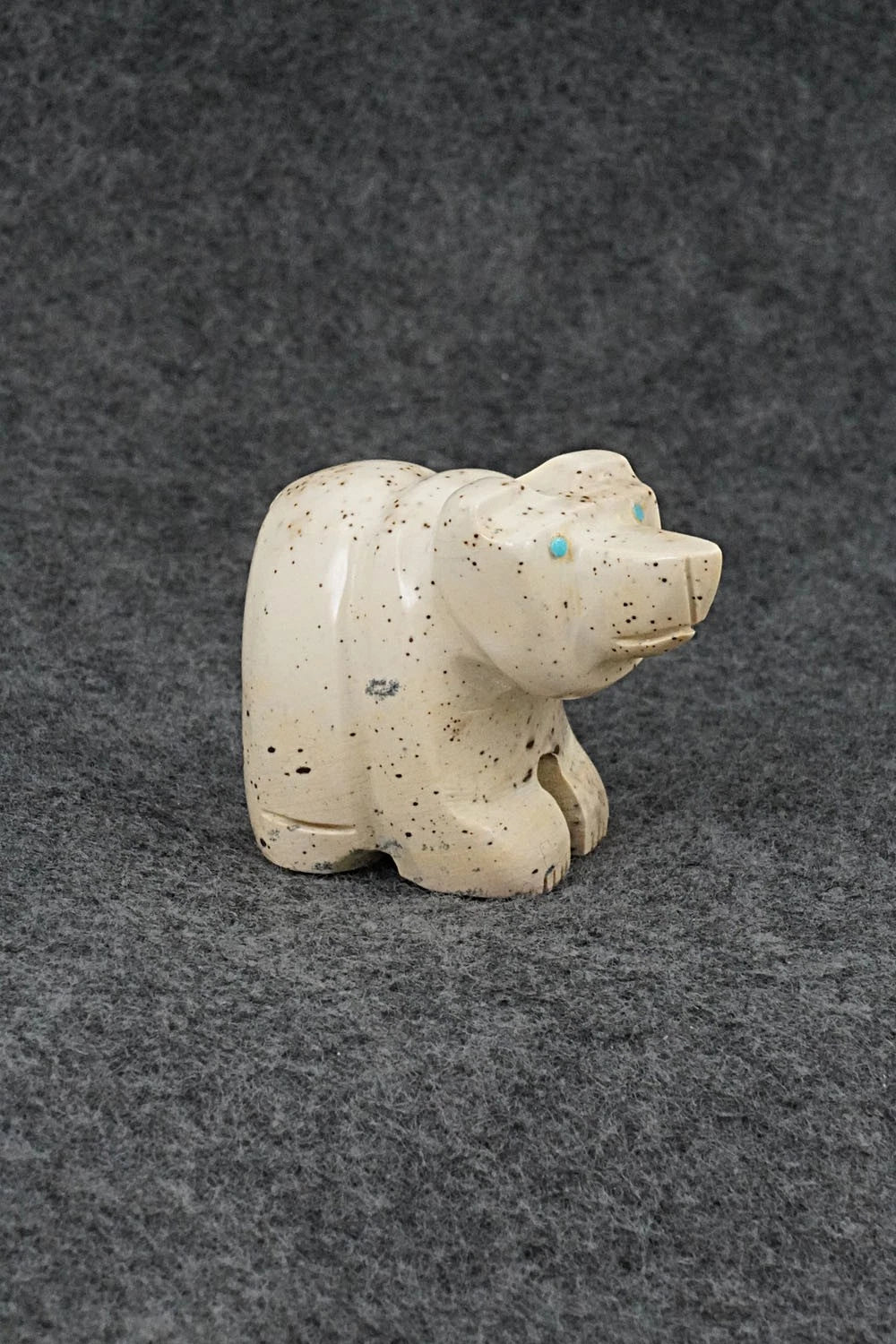 Bear Zuni Fetish Carving - Gilbert Lonjose