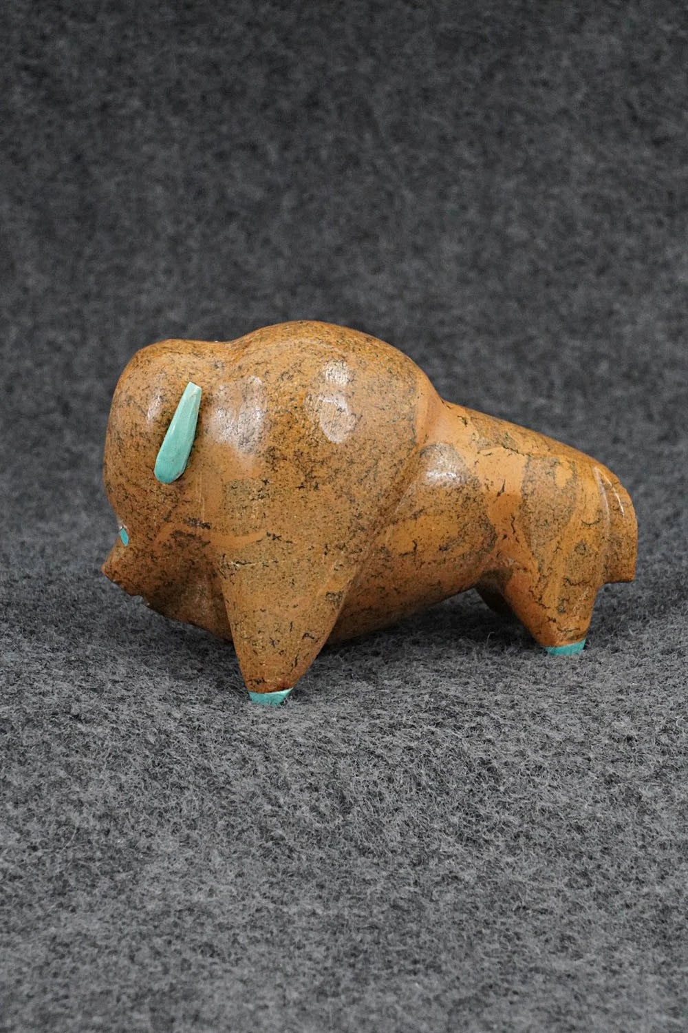 Buffalo Zuni Fetish Carving - Enrike Leekya