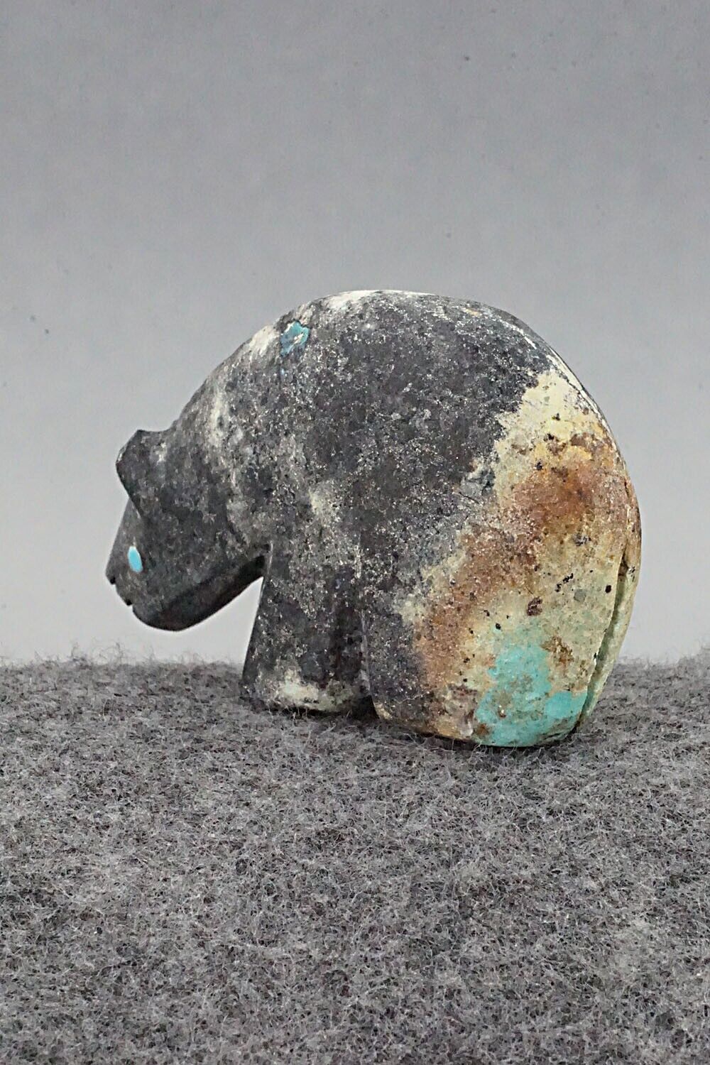 Bear Zuni Fetish Carving - Ronnie Lunasee