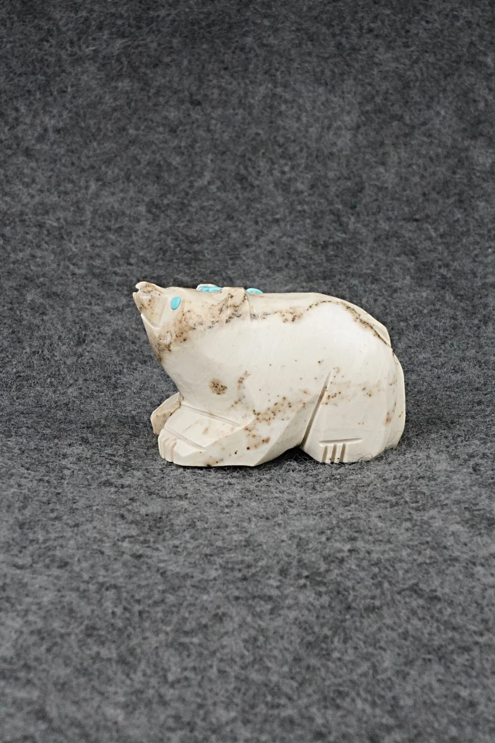 Bear Zuni Fetish Carving - Dannette Laate