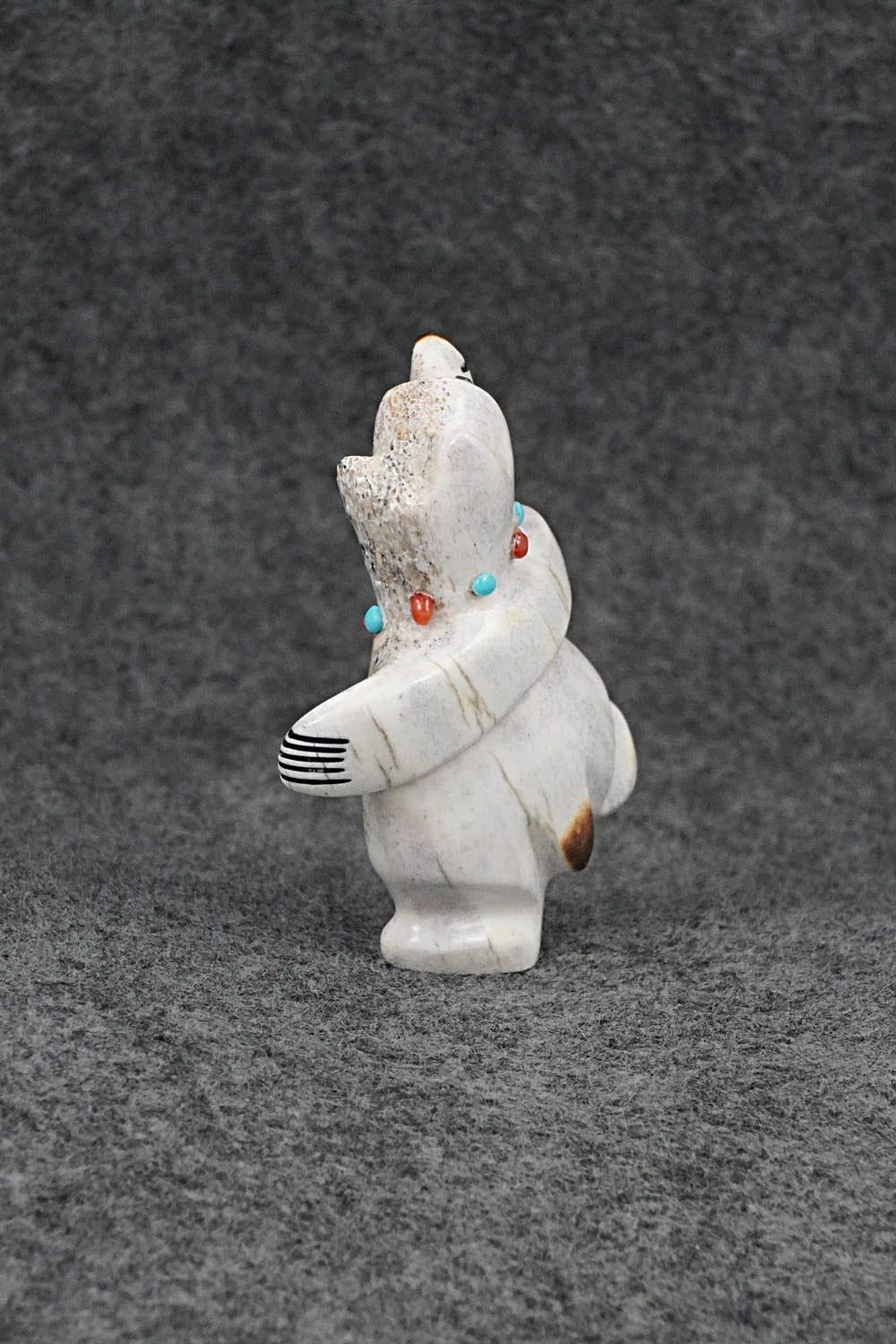 Bear Zuni Fetish Carving - Claudia Peina