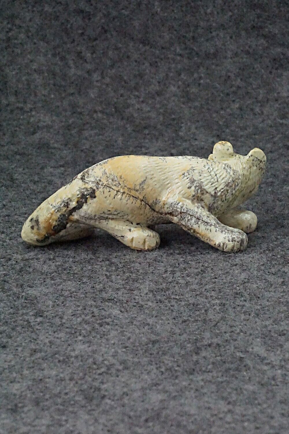 Mountain Lion Zuni Fetish Carving - Wilfred Cheama