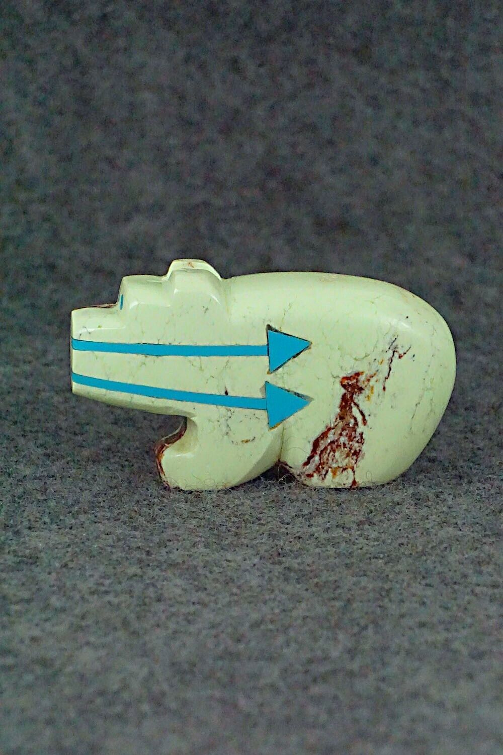 Bear Zuni Fetish Carving - Bernard Laiwakete