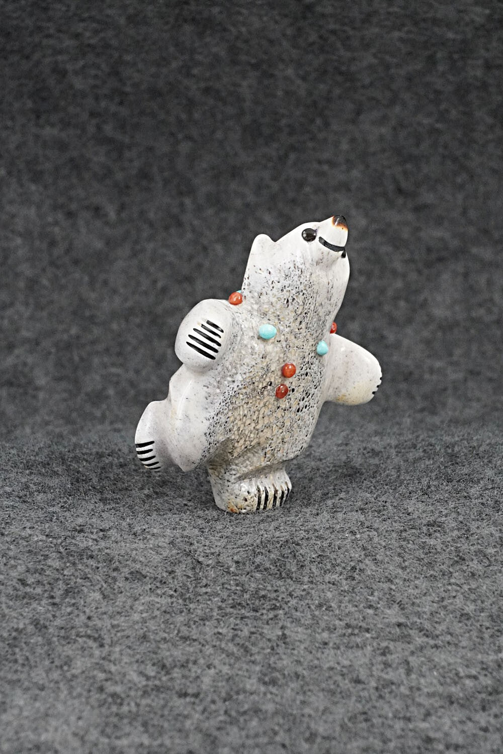 Bear Zuni Fetish Carving - Claudia Peina