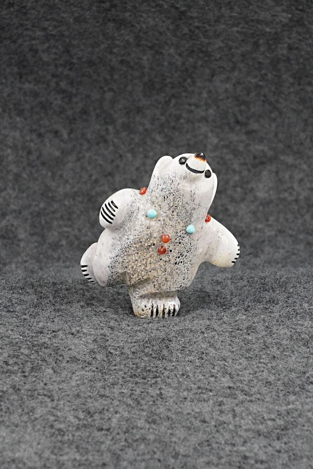 Bear Zuni Fetish Carving - Claudia Peina