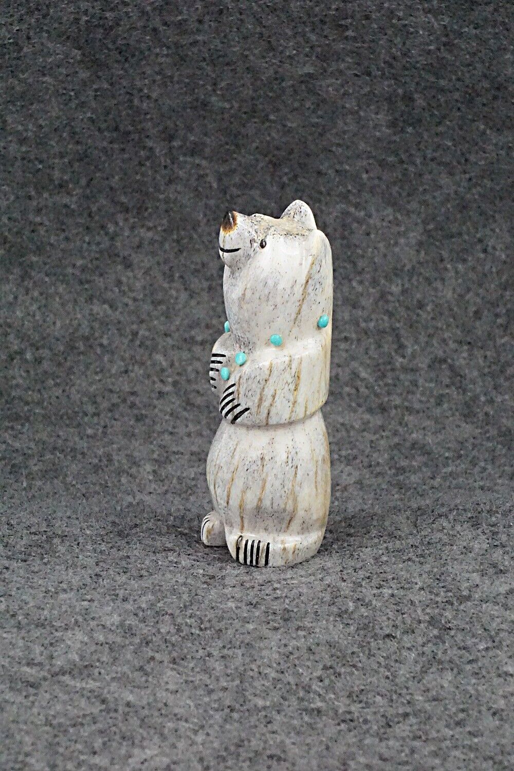 Bear Zuni Fetish Carving - Claudia Peina