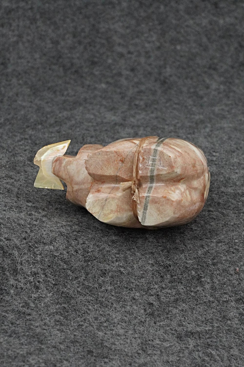 Bear Zuni Fetish Carving - Enrike Leekya