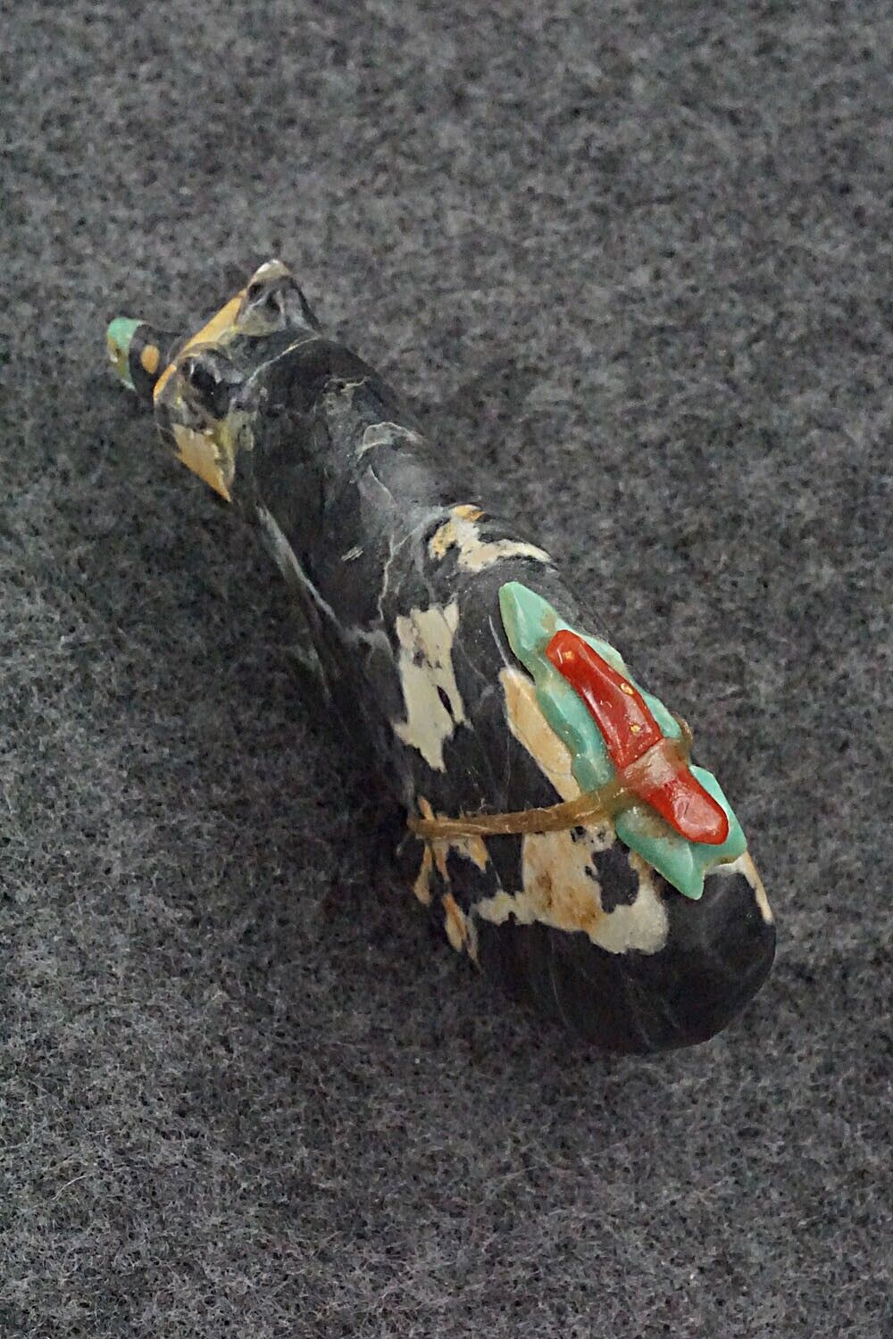 Bear Zuni Fetish Carving - Enrike Leekya