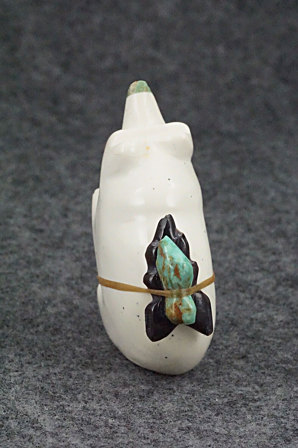 Bear Zuni Fetish Carving - Enrike Leekya