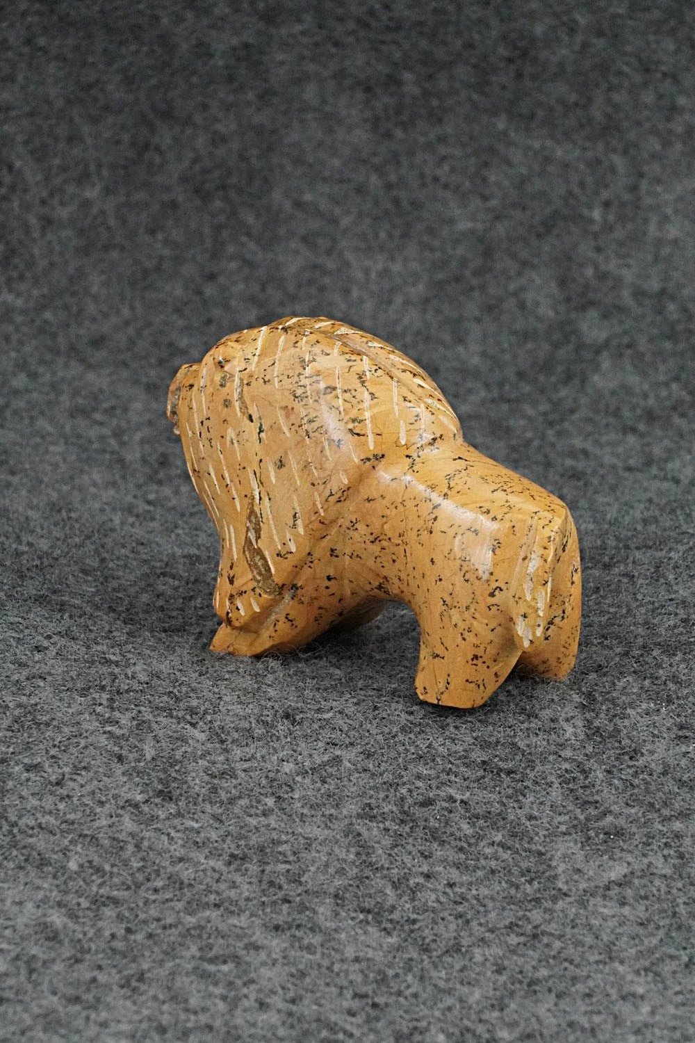 Lion Zuni Fetish Carving - Enrike Leekya