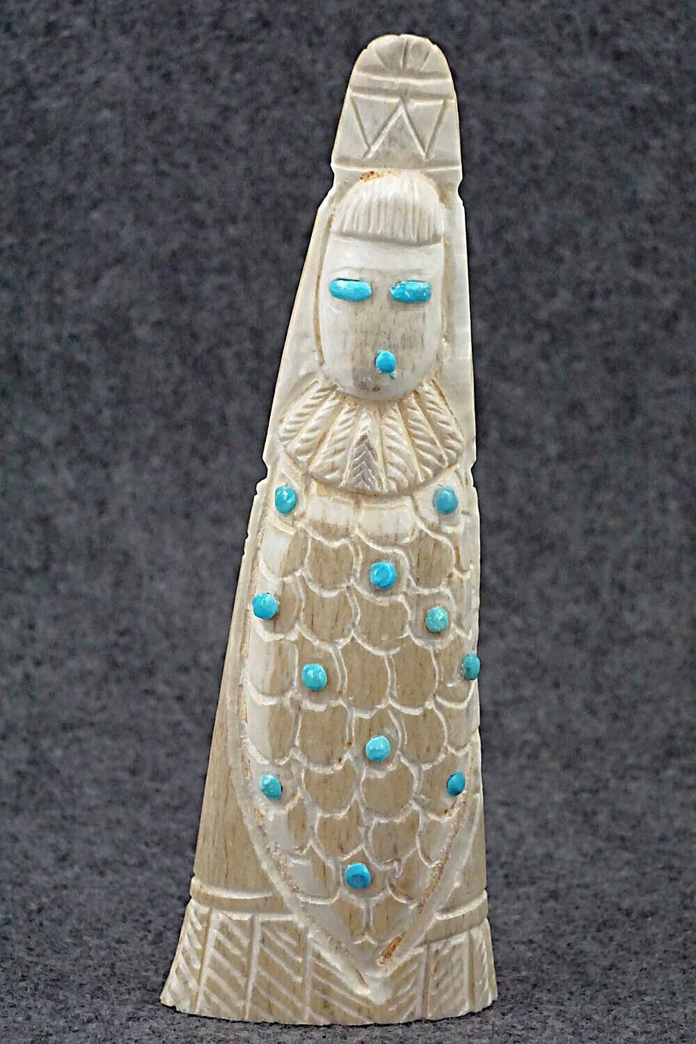 Corn Maiden Zuni Fetish Carving - Garrick Weeka