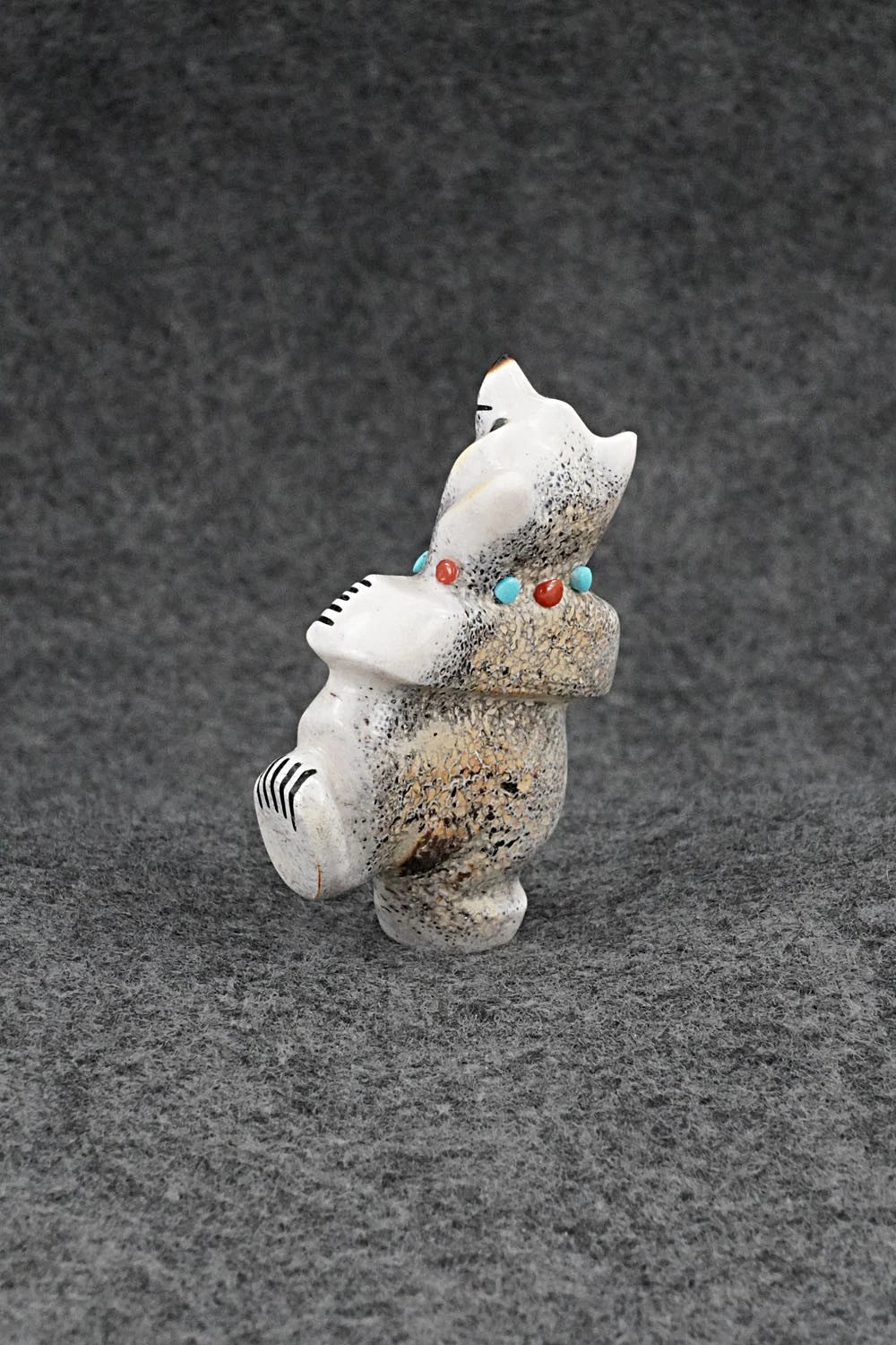 Bear Zuni Fetish Carving - Claudia Peina