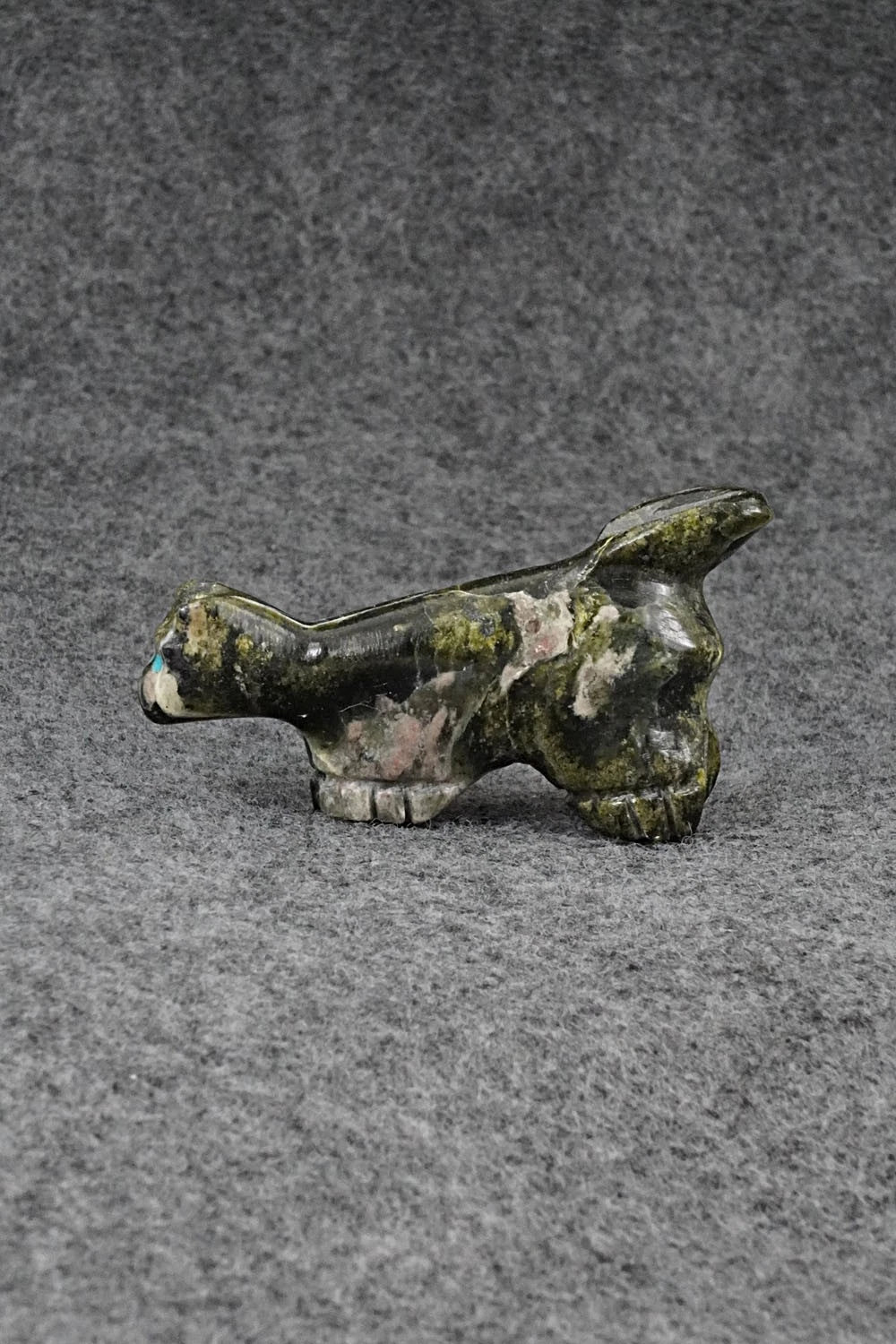Mountain Lion Zuni Fetish Carving - Jeffrey Yuni