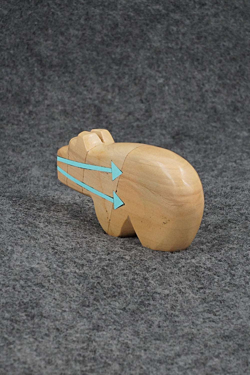 Bear Zuni Fetish Carving - Bernard Laiwakete