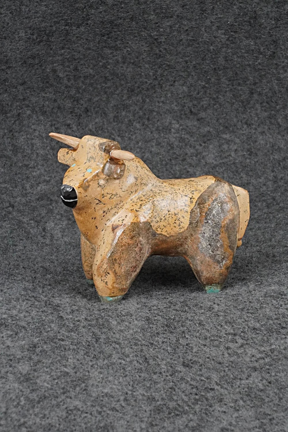 Bull Zuni Fetish Carving - Freddie Leekya