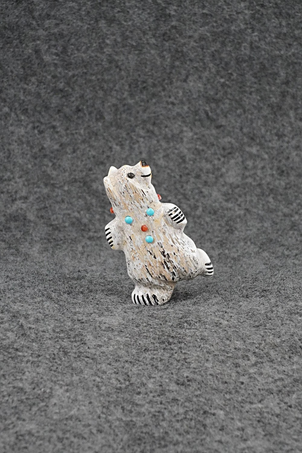 Bear Zuni Fetish Carving - Claudia Peina