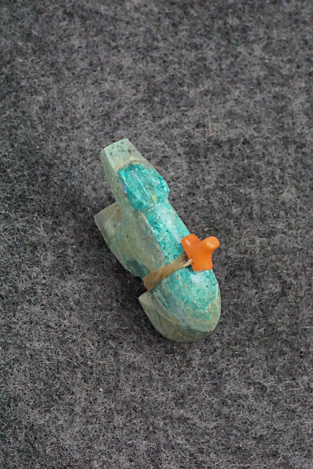 Bear Zuni Fetish Carving - Fernando Laiwakete