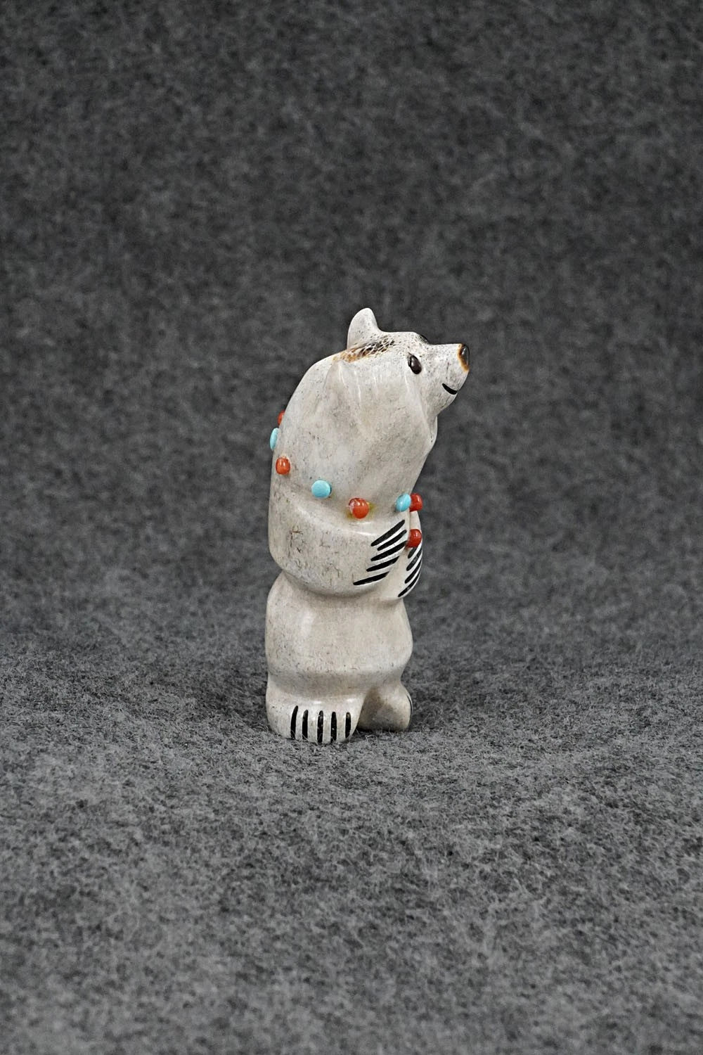 Bear Zuni Fetish Carving - Claudia Peina