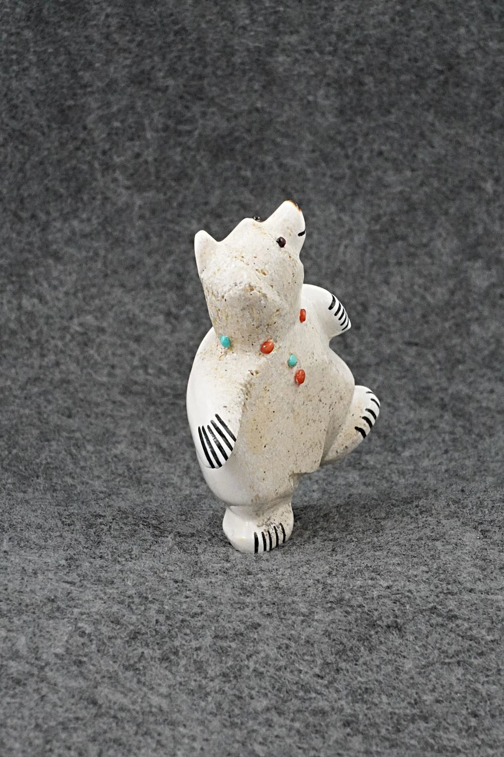 Bear Zuni Fetish Carving - Claudia Peina