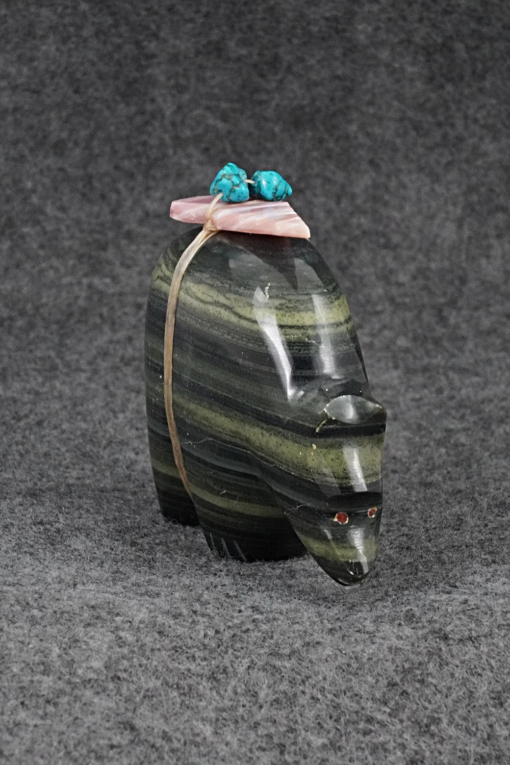 Bear Zuni Fetish Carving - Daphne Quam