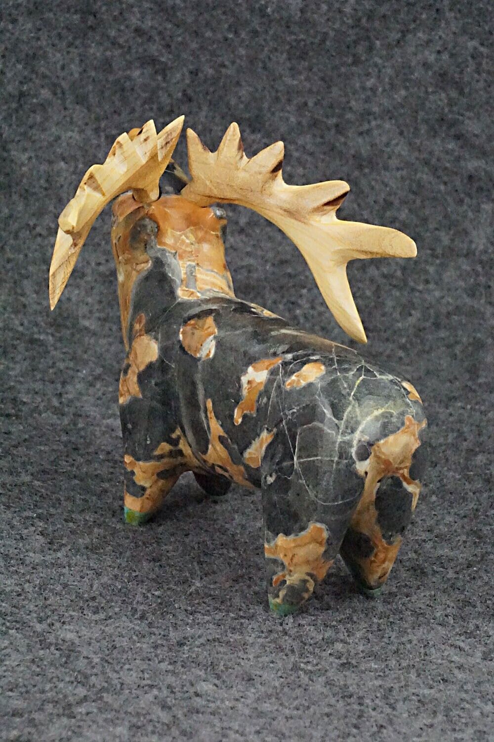 Elk Zuni Fetish Carving - Enrike Leekya
