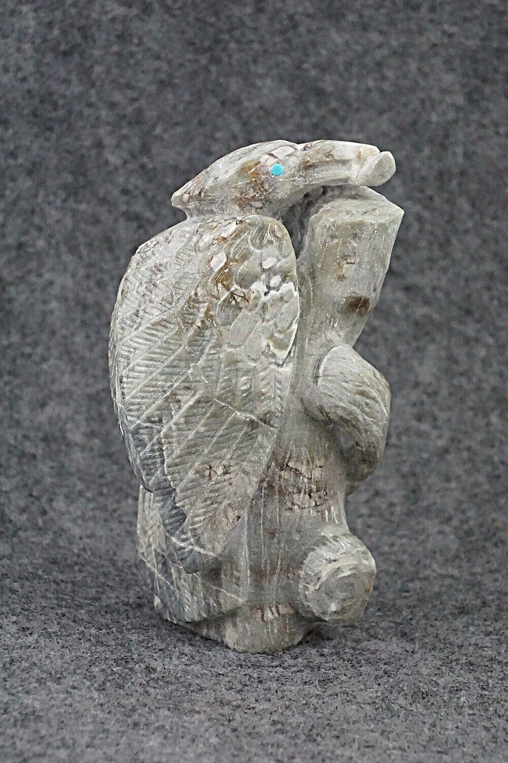 Bird Zuni Fetish Carving - Derrick Kaamasee