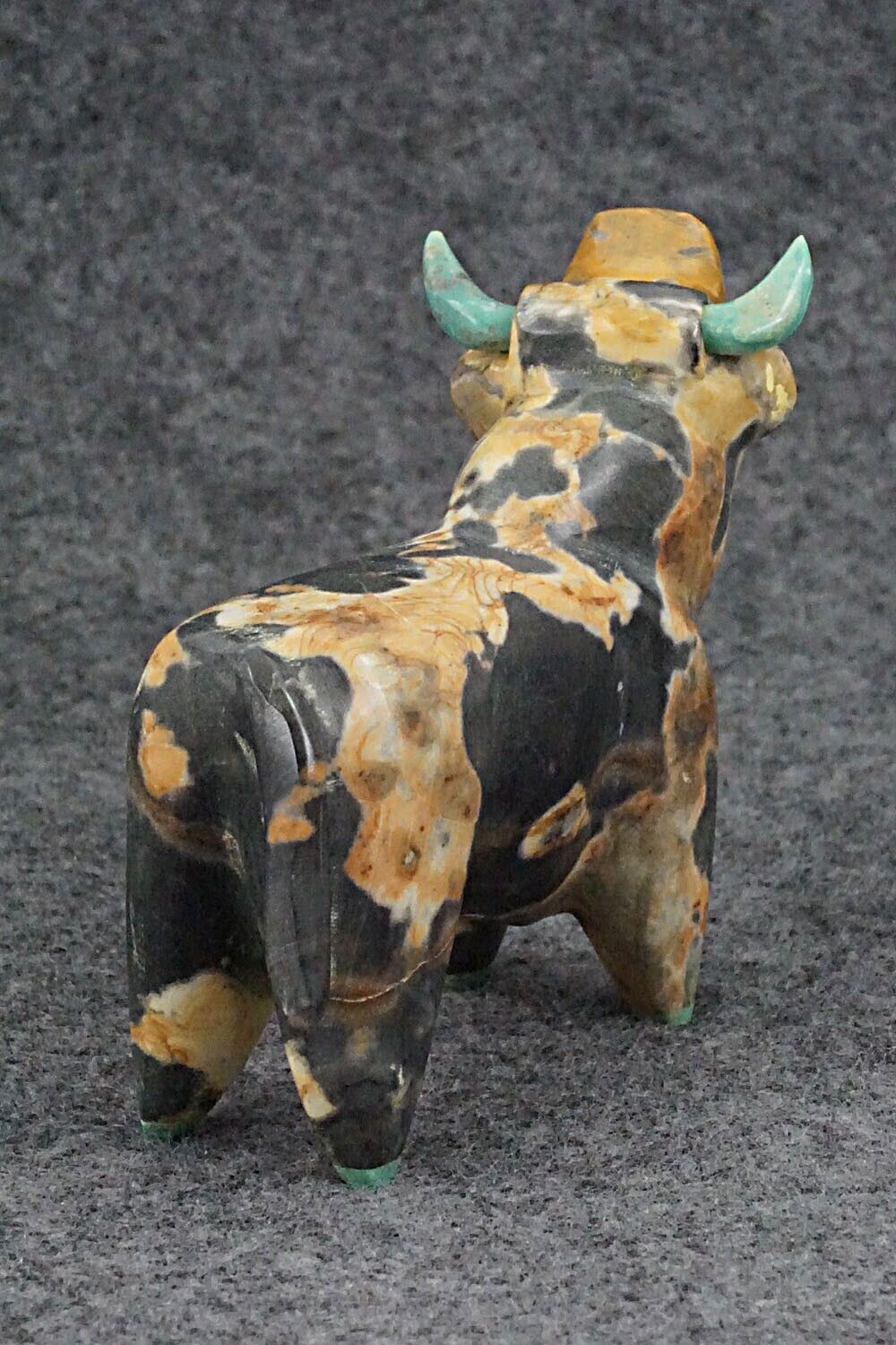 Bull Zuni Fetish Carving - Enrike Leekya