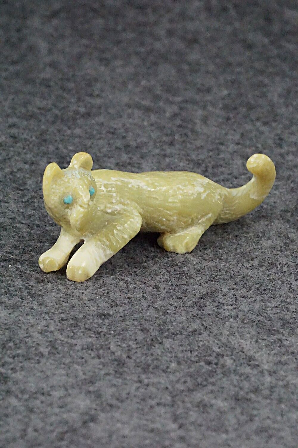 Mountain Lion Zuni Fetish Carving - Wilfred Cheama