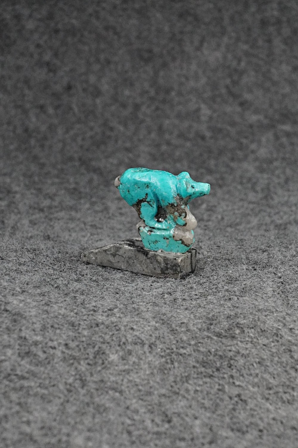 Bear Zuni Fetish Carving - Ruben Najara