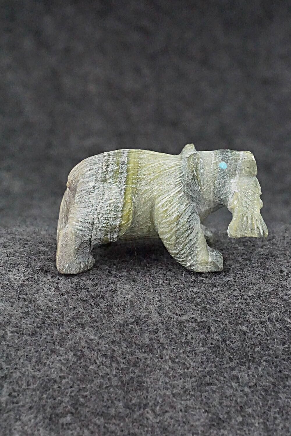 Bear with Fish Zuni Fetish Carving - Derrick Kaamasee