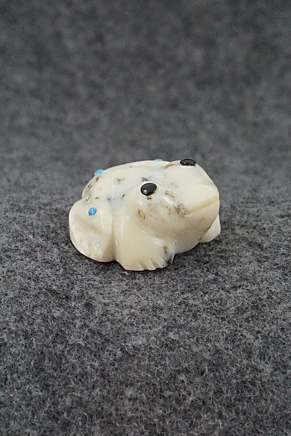 Frog Zuni Fetish Carving - Gordon Poncho