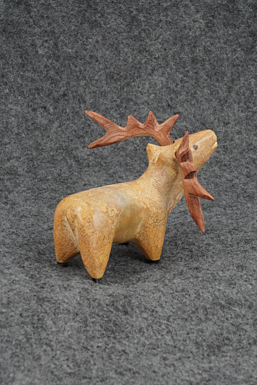 Elk Zuni Fetish Carving - Enrike Leekya