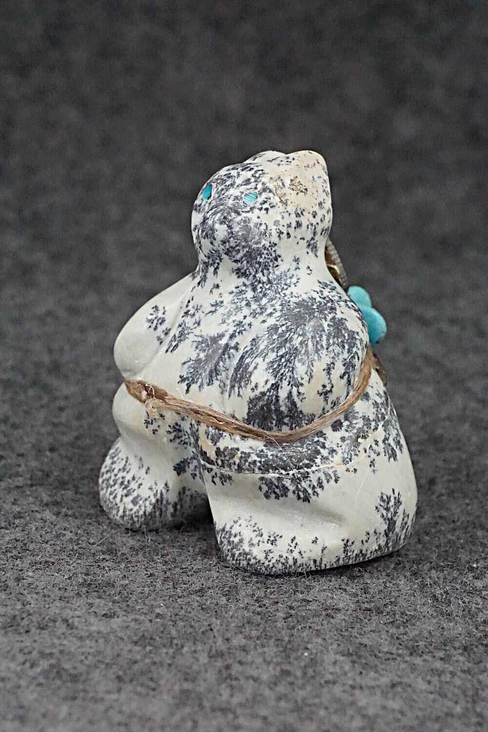 Bear Zuni Fetish Carving - Ariane Quam