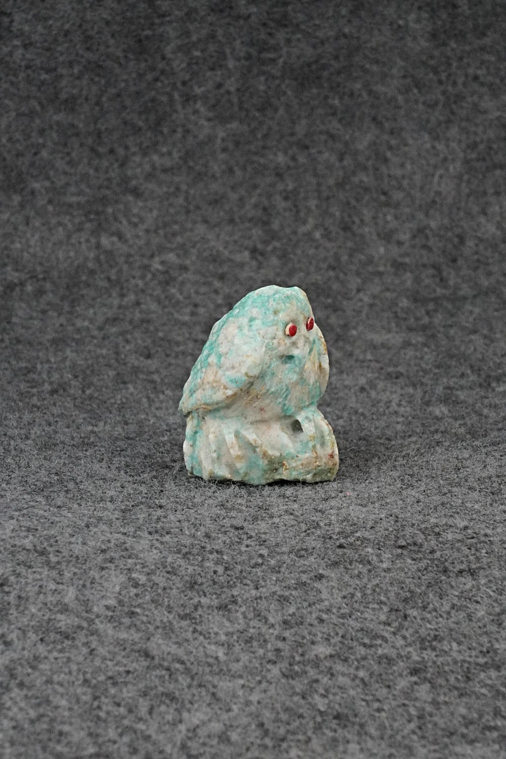 Owl Zuni Fetish Carving - Derrick Kaamasee