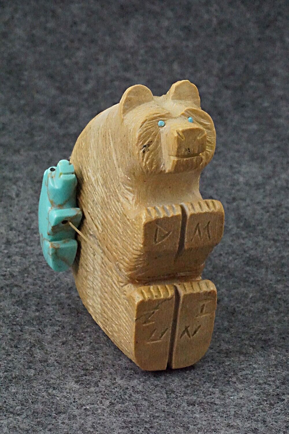 Bear with Cubs Zuni Fetish Carving - Douglas Martza