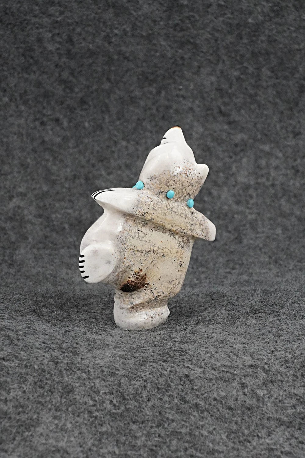 Bear Zuni Fetish Carving - Claudia Peina