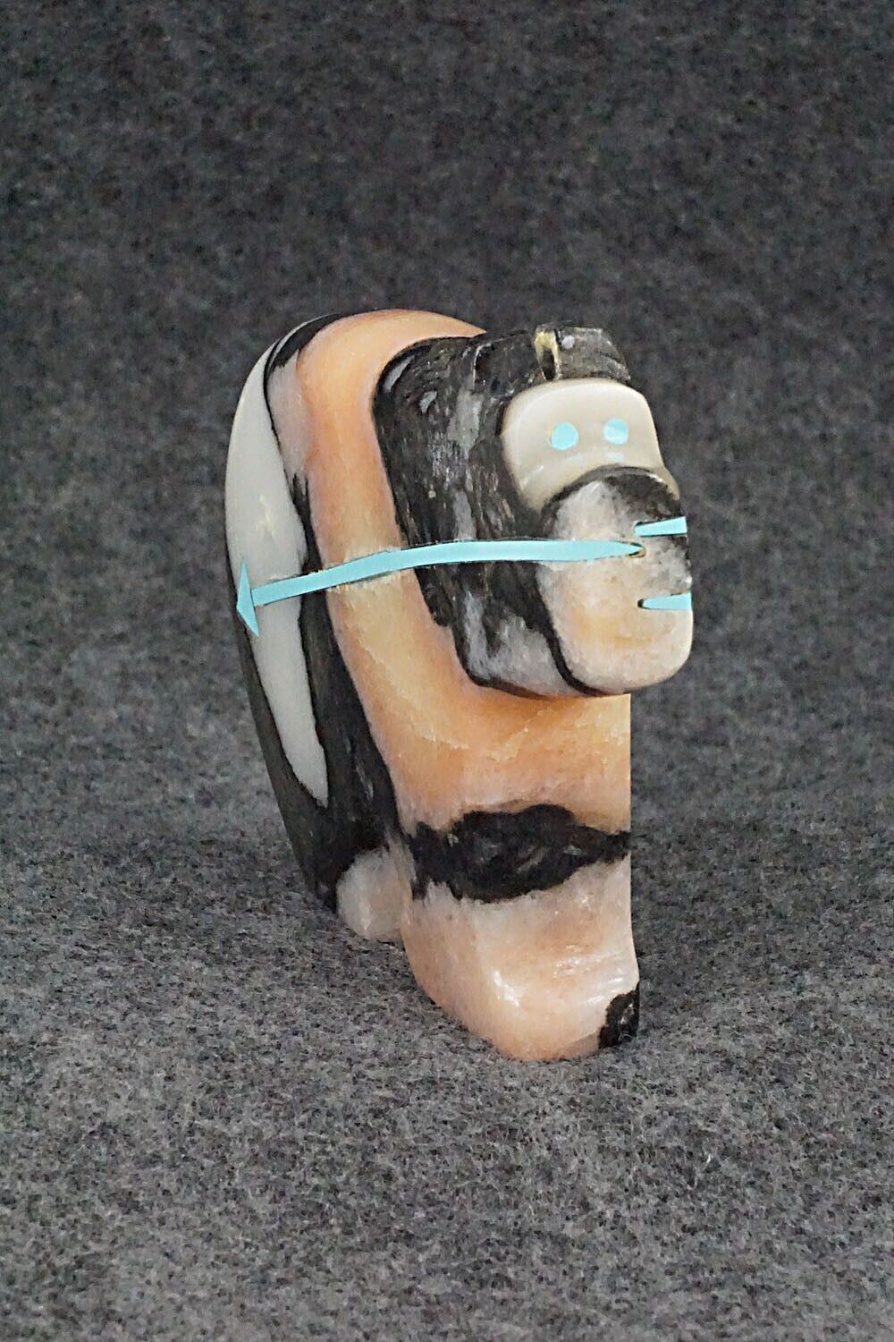 Bear Zuni Fetish Carving - Bernard Laiwakete