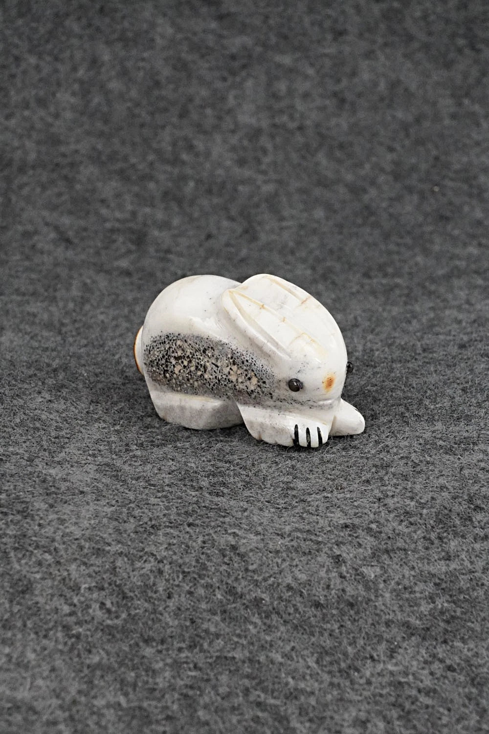 Rabbit Zuni Fetish Carving - Claudia Peina