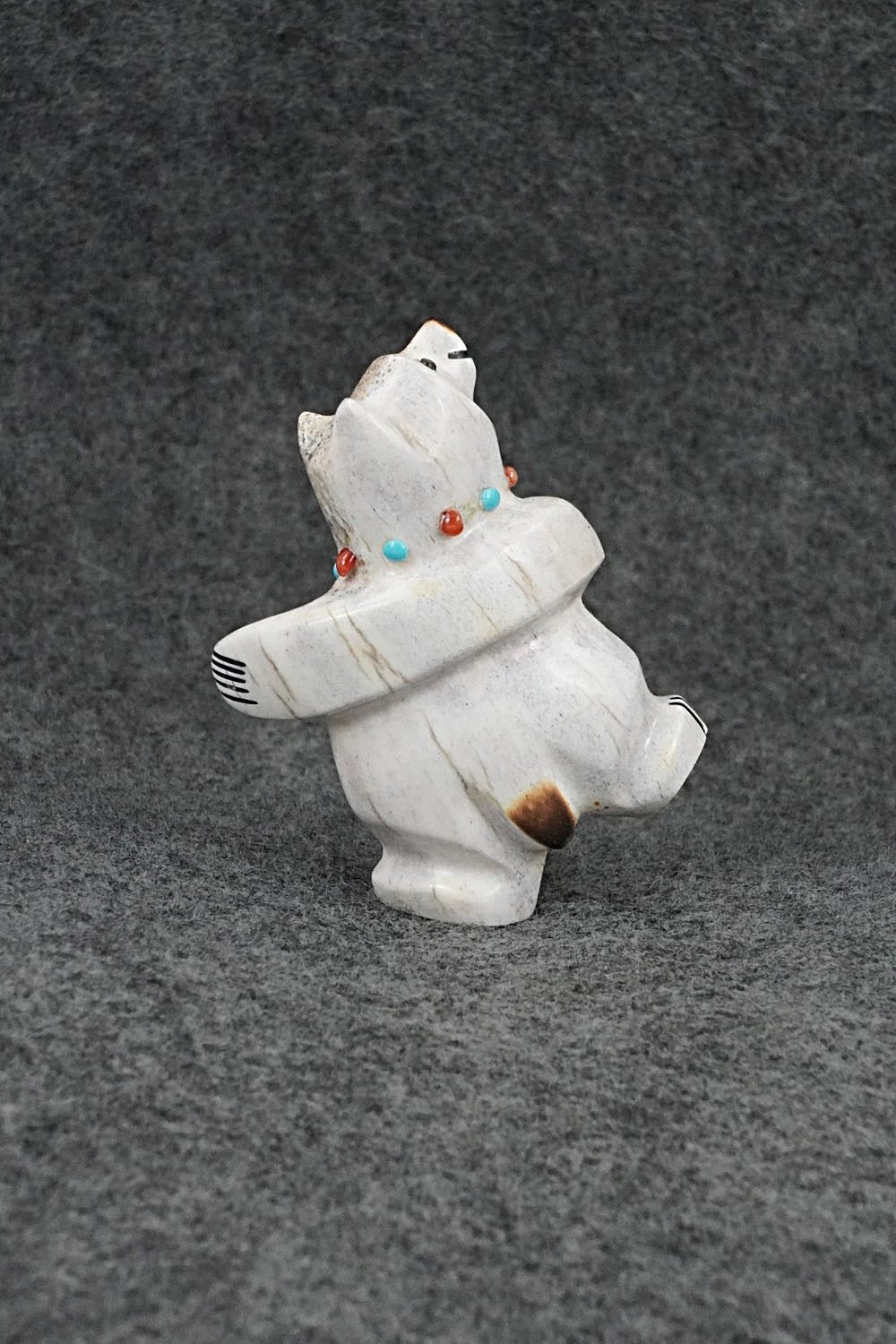 Bear Zuni Fetish Carving - Claudia Peina