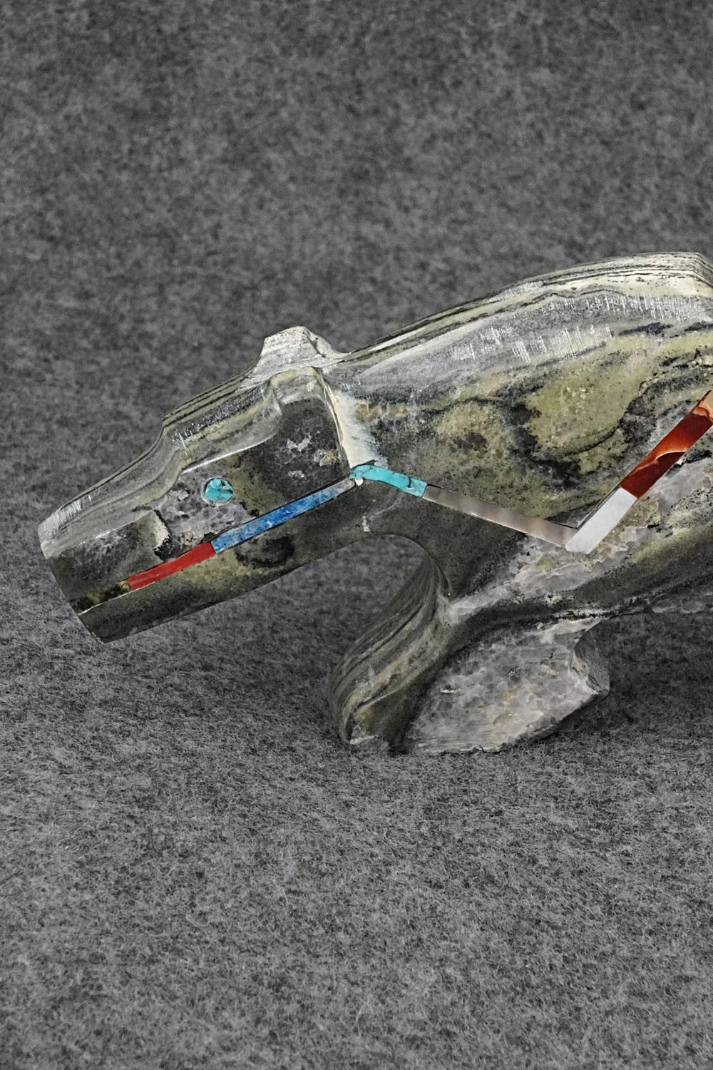 Bear Zuni Fetish Carving - Fernando Laiwakete