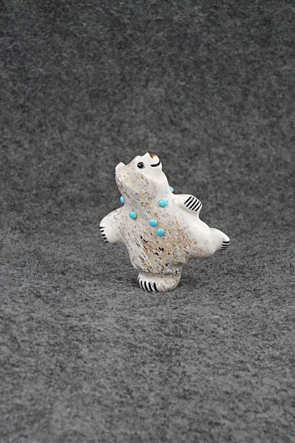 Bear Zuni Fetish Carving - Claudia Peina